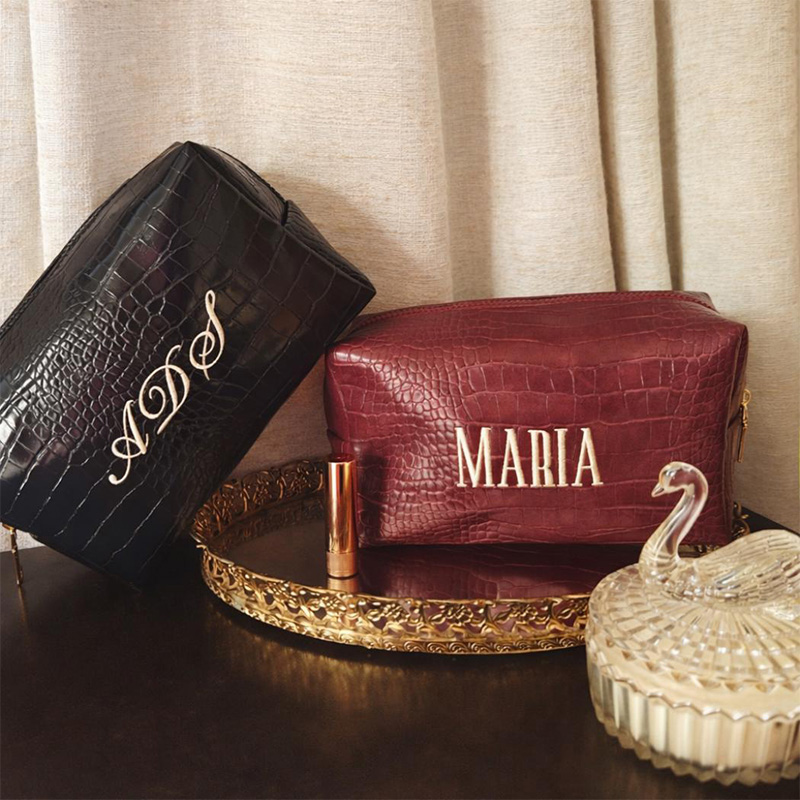 Travel Accessories Gift Ideas - Bolsa de Maquillaje Bordada con Diseño